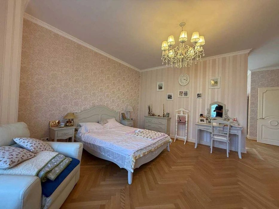 Продам хозяйский дом у моря в Совиньоне — 296 м², закрытый п