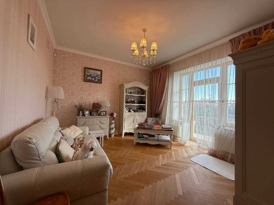 Продам хозяйский дом у моря в Совиньоне — 296 м², закрытый п
