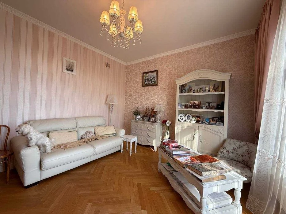Продам хозяйский дом у моря в Совиньоне — 296 м², закрытый п