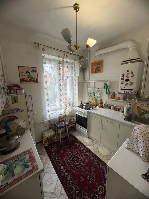 Продаж 2 кімнатної квартири в самому центрі міста по вул. Хр