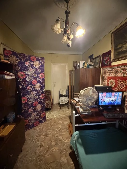 Продаж 2 кімнатної квартири в самому центрі міста по вул. Хр