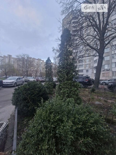 Sale of 1-room apartment 46 sq. m. on Akademika Efremova Str. 19A •