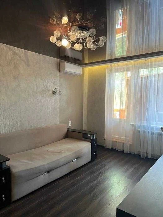 Продам 1- кімнатну квартиру на Індустріальному районі.