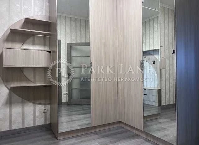For sale 1-room apartment in the center of the residential complex Elegant Zhylyanska University of Ge