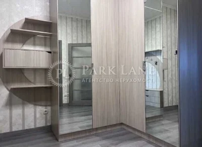 For sale 1-room apartment in the center of the residential complex Elegant Zhylyanska University of Ge