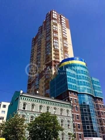 For sale 1-room apartment in the center of the residential complex Elegant Zhylyanska University of Ge