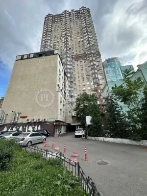 For sale 1-room apartment in the center of the residential complex Elegant Zhylyanska University of Ge