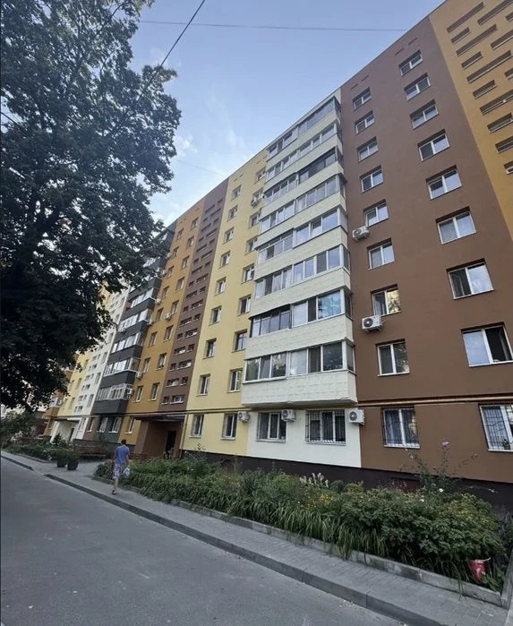 Продам 2 к квартиру. Лівий берег. вул. Калинова. Капітальний