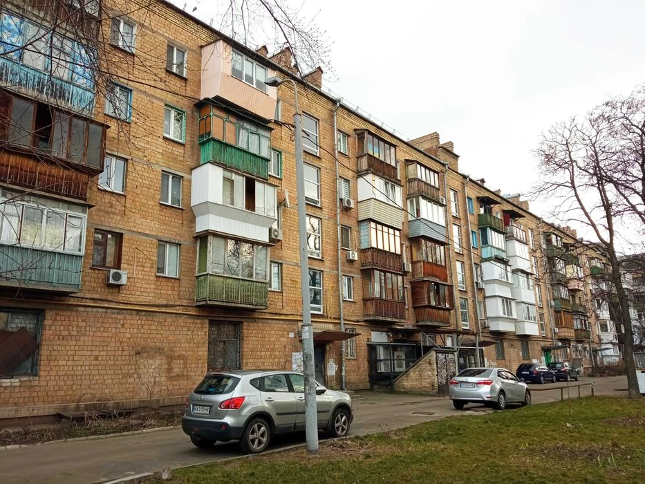 Без комісії ! Продам 2кімнатну,Харківське шосе,8,Дарницька п