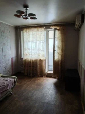 Продам 2-кімнатну квартиру на Індустріальному районі.