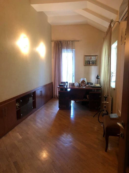 Продам  3 эт дом  в Аркадии с участком