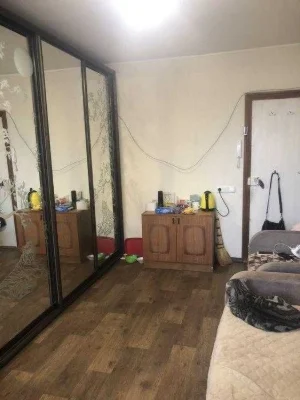 Продається кімнана в районі ГРЛ