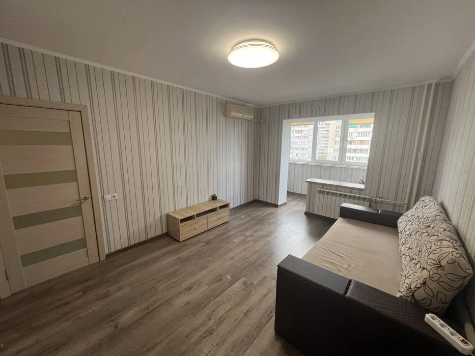 Продаж 1-к квартири 45м2, вул. Лариси Руденко 10-В, метро По