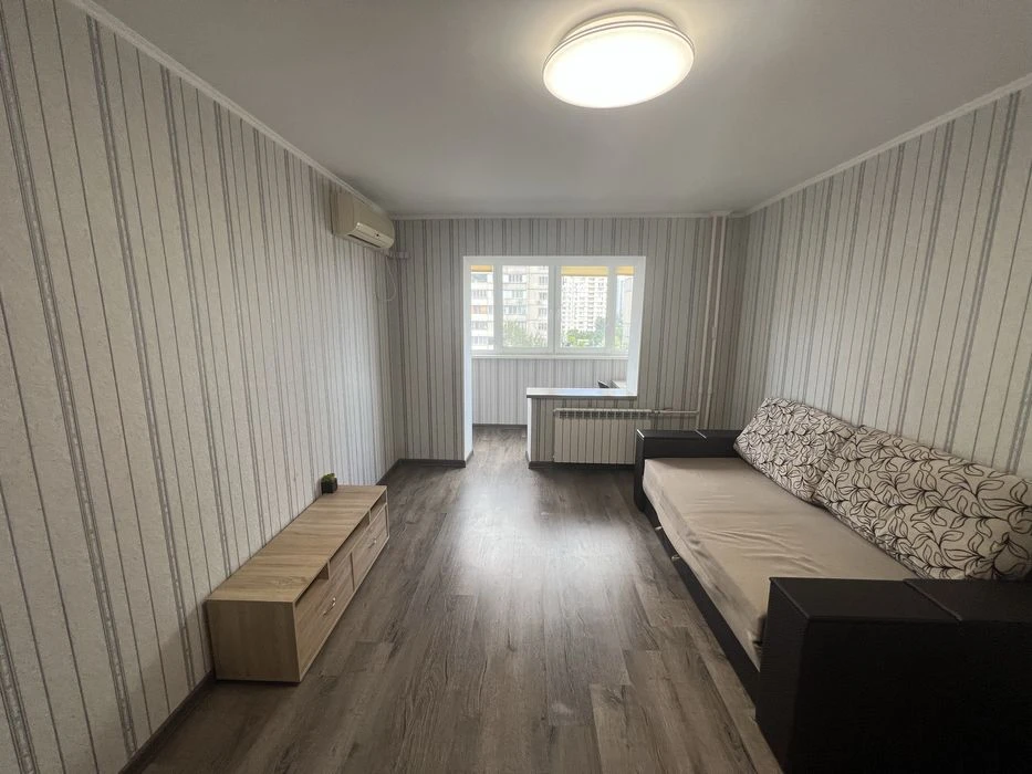Продаж 1-к квартири 45м2, вул. Лариси Руденко 10-В, метро По