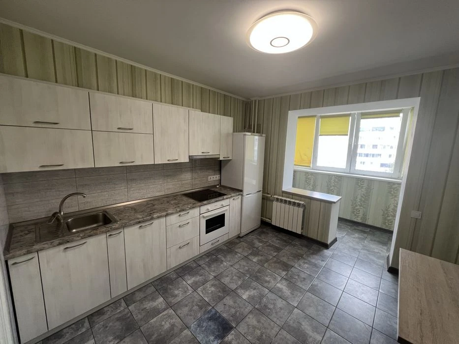 Продаж 1-к квартири 45м2, вул. Лариси Руденко 10-В, метро По