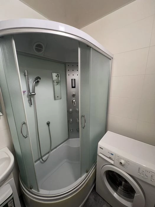 Продаж 1-к квартири 45м2, вул. Лариси Руденко 10-В, метро По
