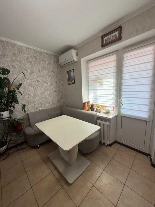 2-кімнатна квартира з ремонтом + лоджія 7 м² + підвал