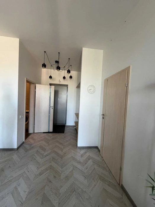 Продається 1 кімнатна квартира плюс кухня-студія в новобудов