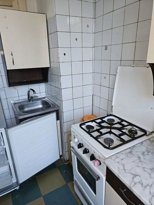 Продам 2к кв Лесопарк Померки 4/5 сталинка ж/б