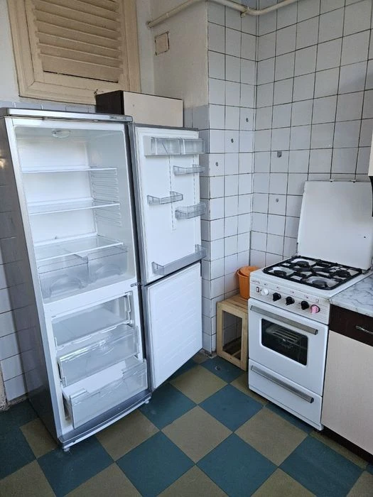 Продам 2к кв Лесопарк Померки 4/5 сталинка ж/б