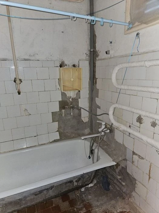 Продам 2к кв Лесопарк Померки 4/5 сталинка ж/б