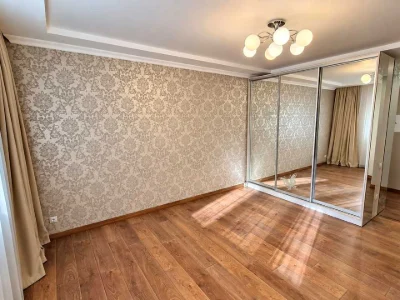 Квартира. Київ, Юлії Здановської вул. (Ломоносова)