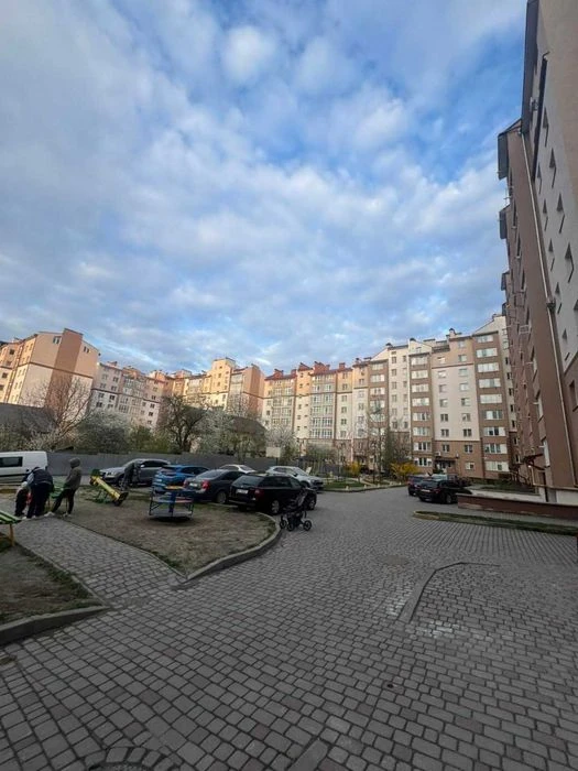 Продається 2-кім квартира в зданій новобудові