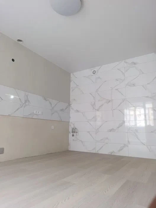 One-bedroom apartment for sale in the Meridian residential complex.