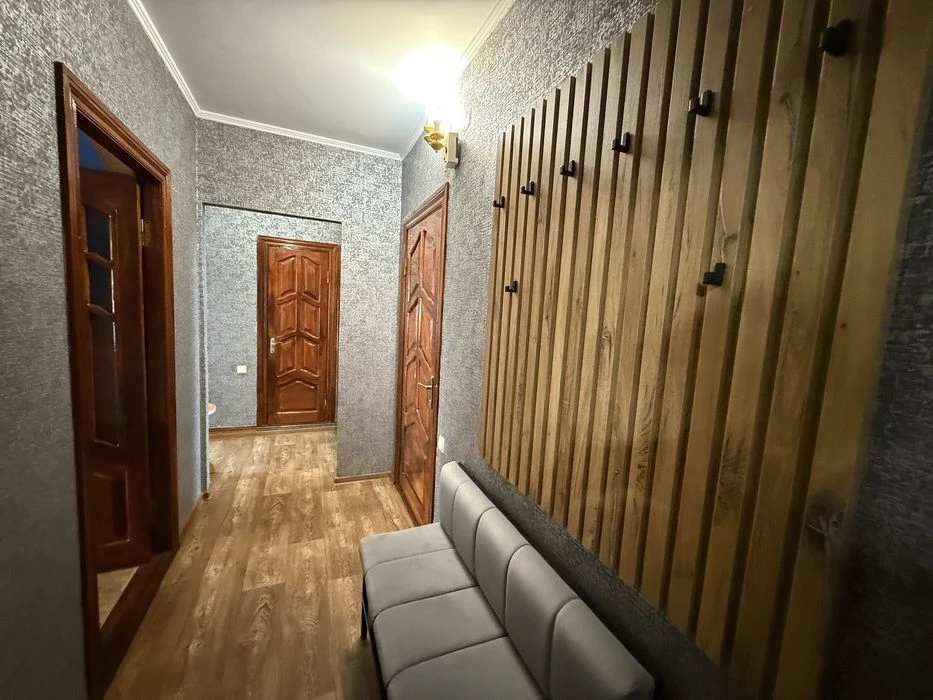 Двохкімнатна квартира біля Ц.Ринку.вул.8Березня.4/10,автоном