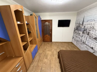 Двохкімнатна квартира біля Ц.Ринку.вул.8Березня.4/10,автоном