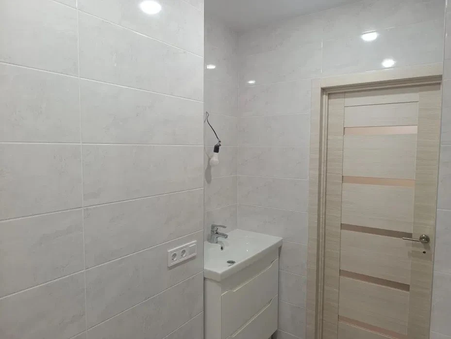 One-bedroom apartment for sale in the Meridian residential complex.