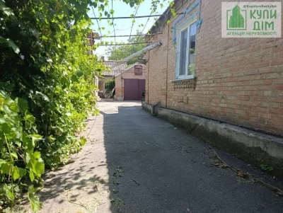 Продаж будинку на кущівці