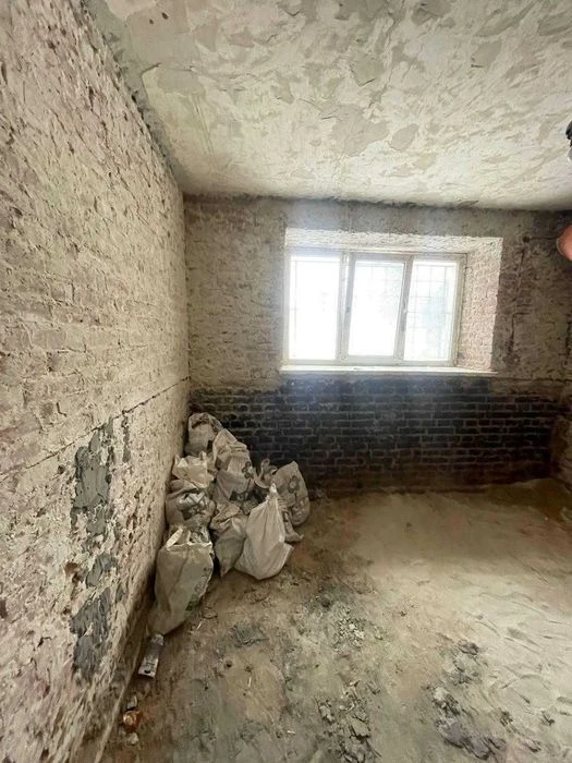 Продаж 1 кімнатної квартири (Цоколь) 33м² вул. Ярослава Паст