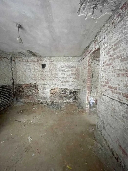 Продаж 1 кімнатної квартири (Цоколь) 33м² вул. Ярослава Паст