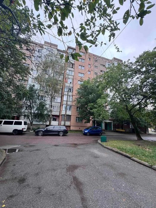 Продаж 2 кімнатної квартири з меблями та технікою