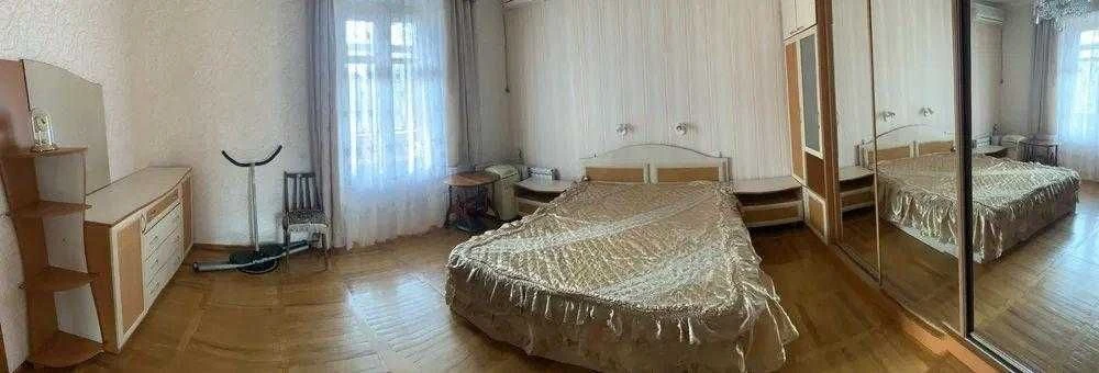 Продається трикімнатна квартира на 5 школі