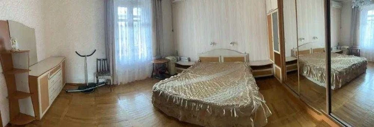 Продається трикімнатна квартира на 5 школі