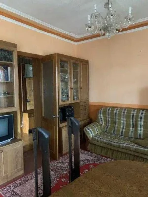 Продається трикімнатна квартира на 5 школі