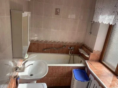 Продається трикімнатна квартира на 5 школі