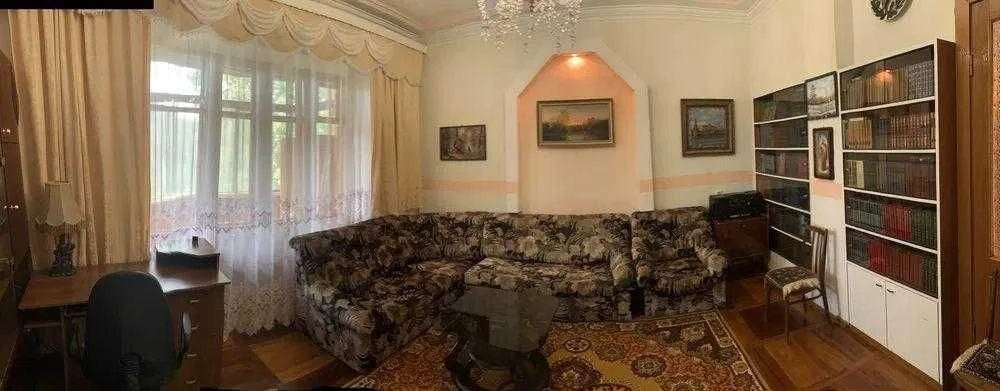 Продається трикімнатна квартира на 5 школі