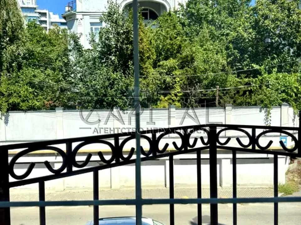 Будинок. Київ, Михайла Бойчука вул. (Кіквідзе)