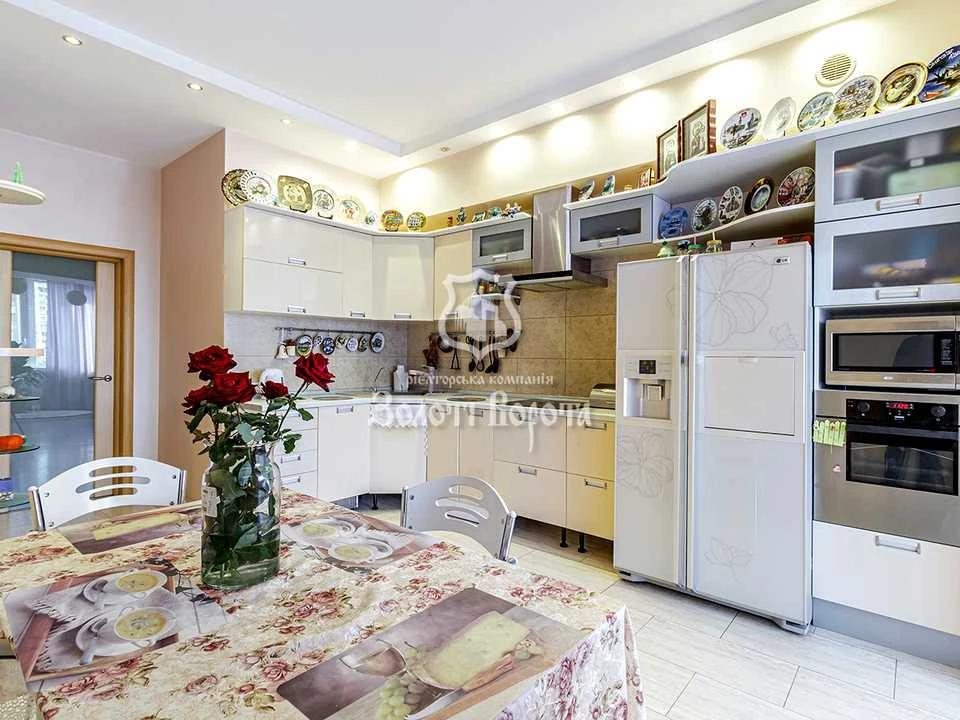 Apartment. Kyiv, Volodymyr Ivasyuk Ave. (Heroes of Stalingrad
