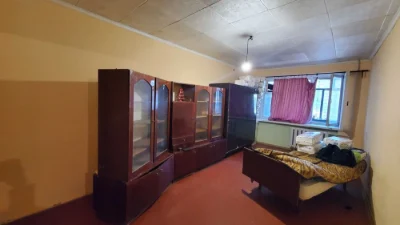 Фасадна 2-кімнатна квартира 55 м² під житло або бізнес на ву