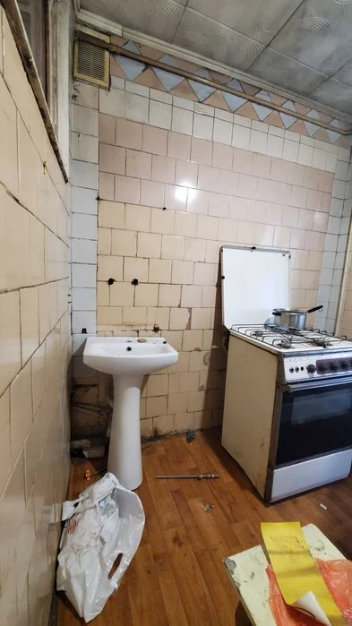Фасадна 2-кімнатна квартира 55 м² під житло або бізнес на ву