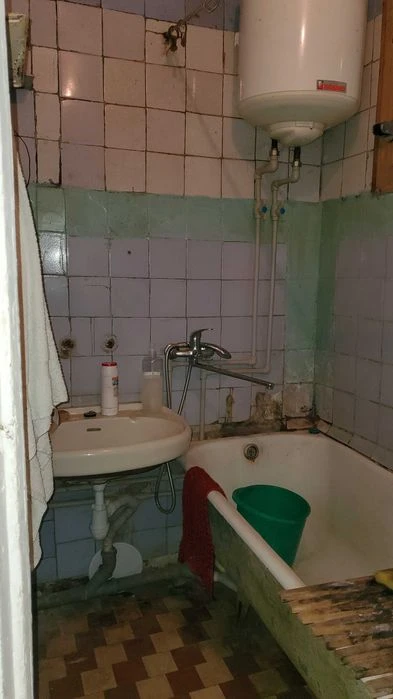 Фасадна 2-кімнатна квартира 55 м² під житло або бізнес на ву