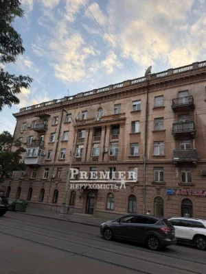2-кімнатна квартира 50 м² Центр Преображенська, сталінка, 2