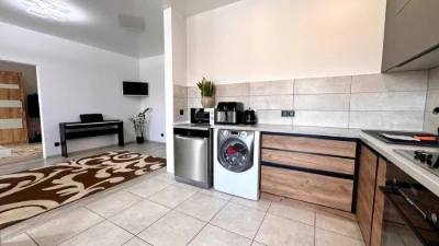 Продам 3 кімнатну квартиру з ремонтом на Щасливому ! 120 кв