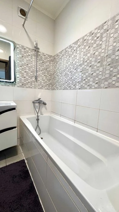 Продам 3 кімнатну квартиру з ремонтом на Щасливому ! 120 кв