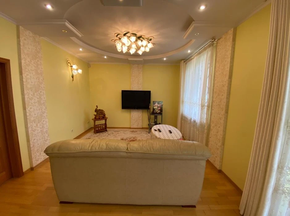 4-к.квартира з каміном + кухня студія біля парку Погулянка