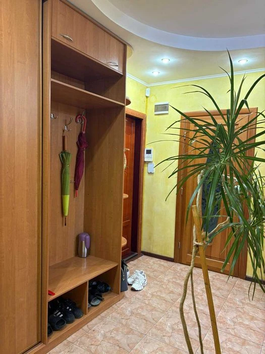3-х кімнатна квартира на Кримському бульварі! 3-й поверх, су